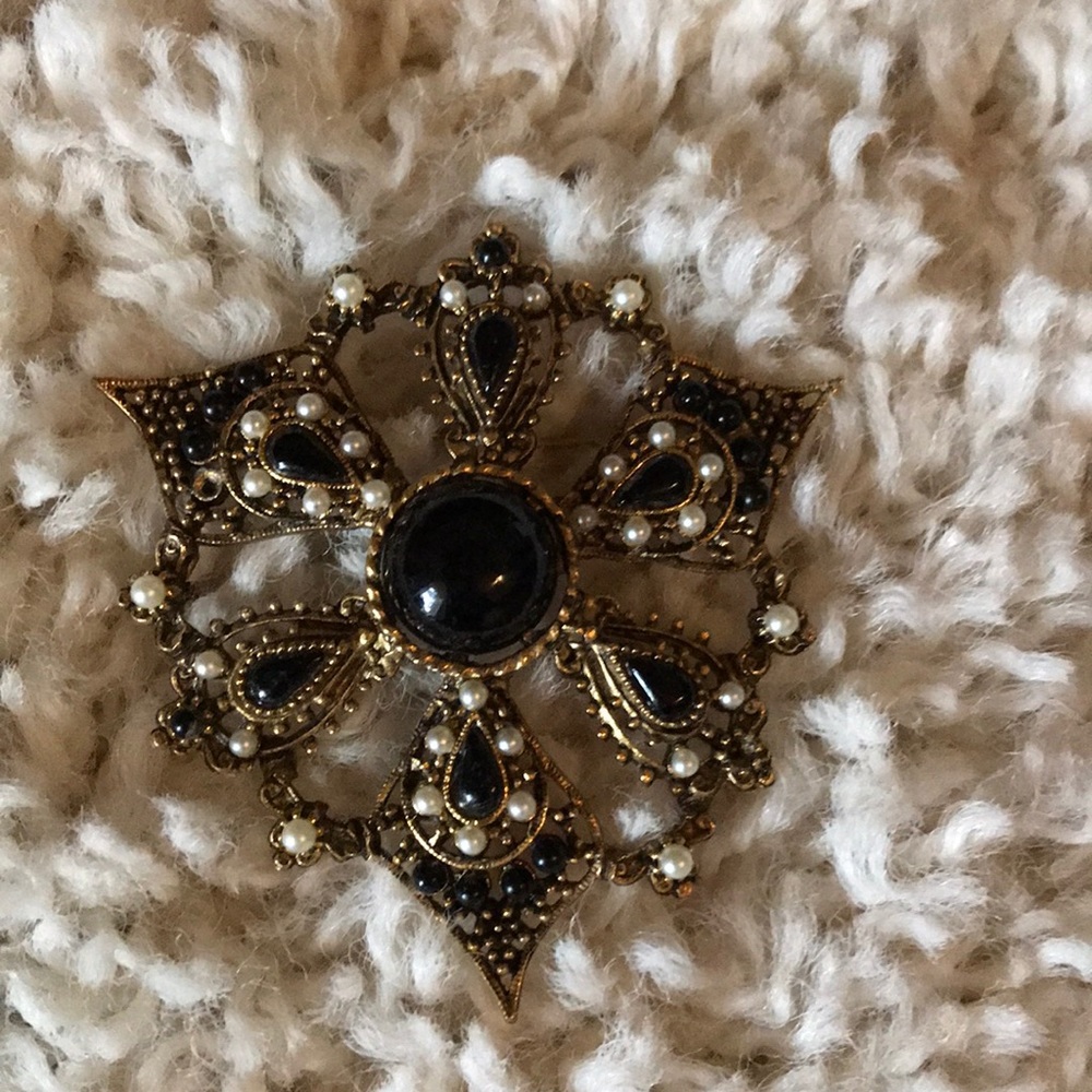 Broach - so pretty!! Great for use on a scarf!!